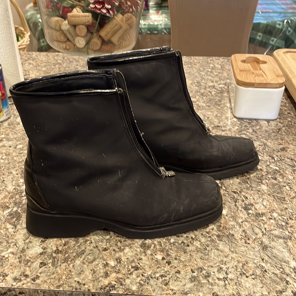 black boots, woman’s size 6.5-7 used not worn out